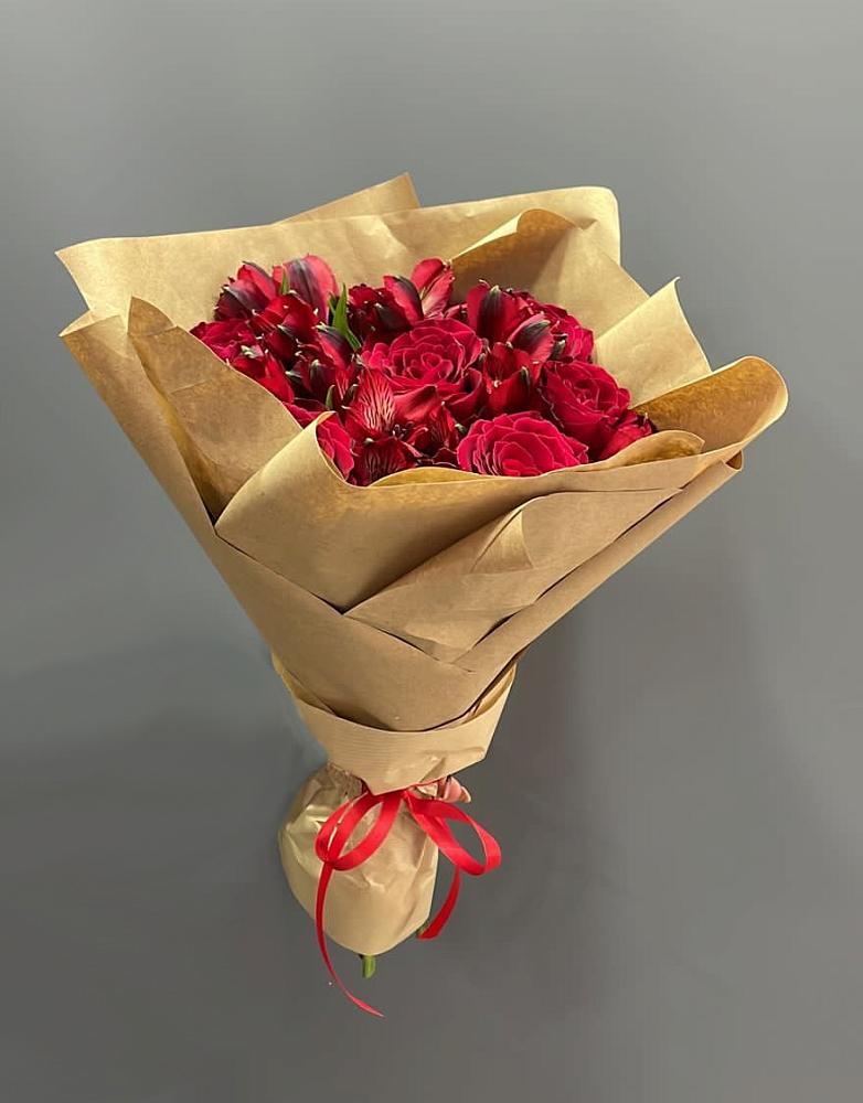 Букет цветов из: Альстромерии и Розы в Пачелме