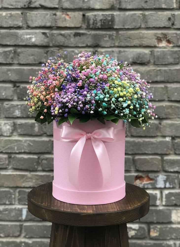 Цветочная композиция из Гипсофила и Розы в шляпной коробке в Пачелме