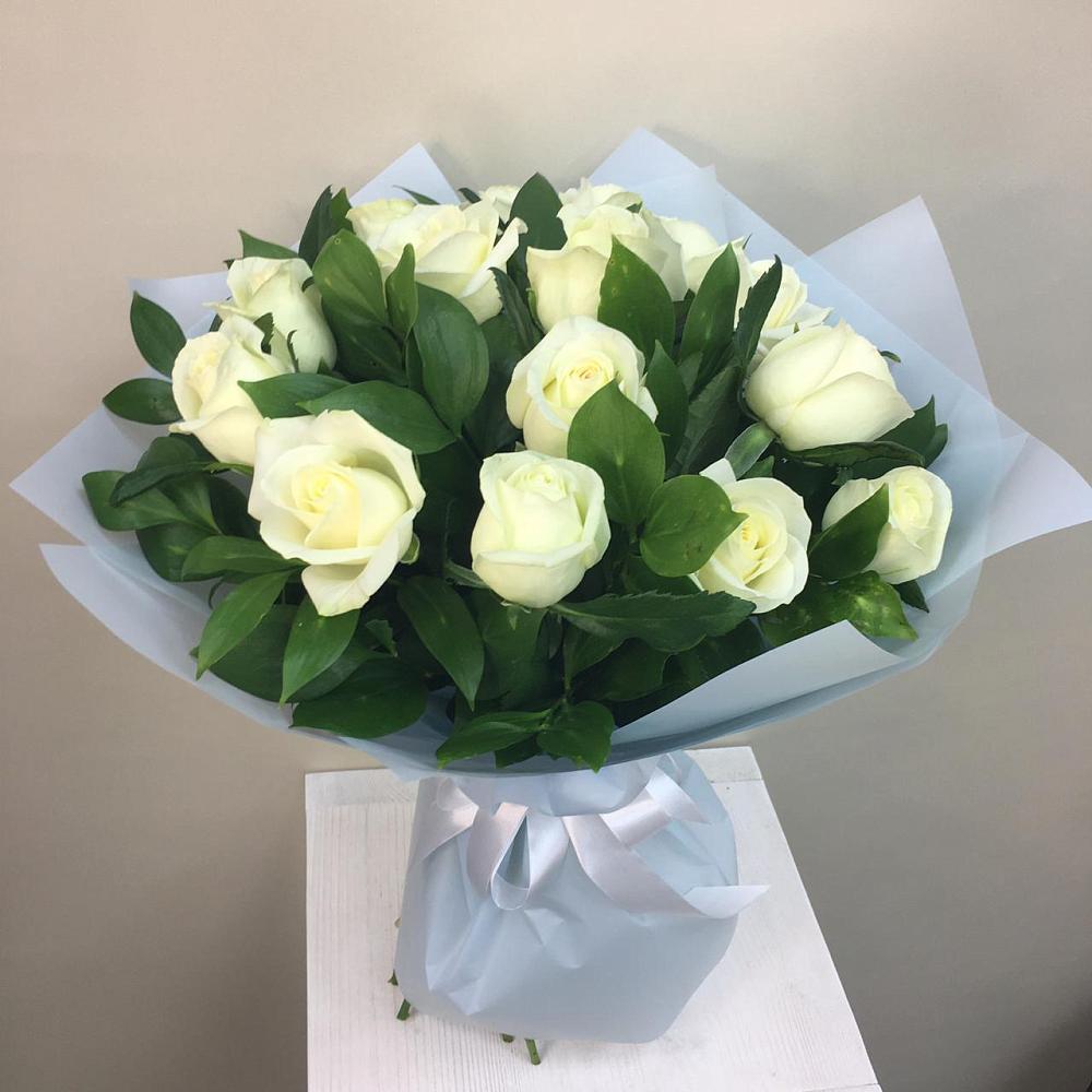 Букет 15 Белых роз Проуд в Пачелме