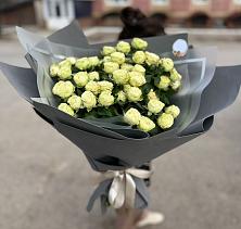 Букет Белые кустовые розы Солинеро в Пачелме