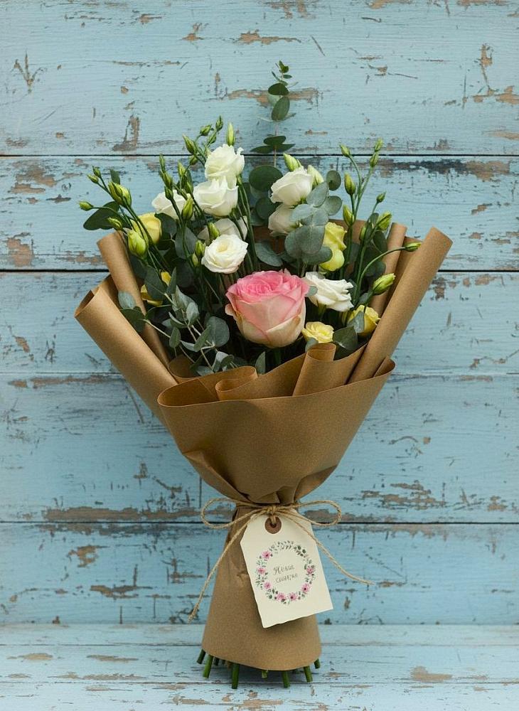 Букет цветов из: Розы и Лизиантусы в Пачелме