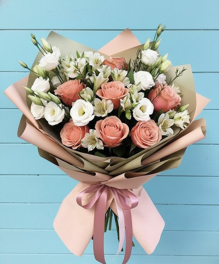 Букет цветов из: Розы, Альстромерии и Лизиантусы в Пачелме