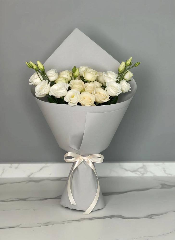 Букет цветов из: Розы и Лизиантусы в Пачелме