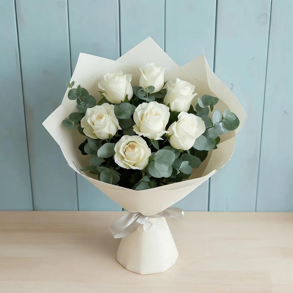 Букет Белые розы в Эвкалипте в Пачелме