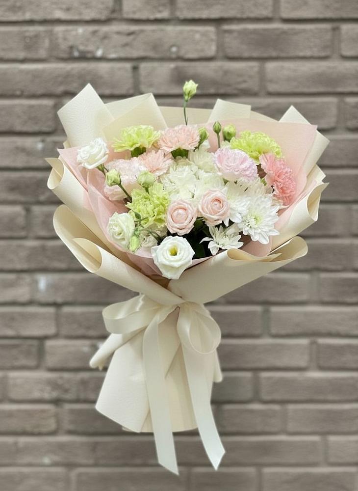 Букет цветов из: Гвоздики, Розы, Лизиантусы и Хризантемы в Пачелме