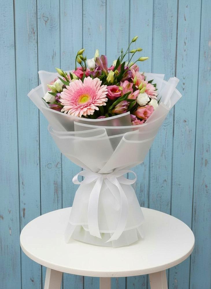 Букет цветов из: Герберы, Альстромерии и Лизиантусы в Пачелме