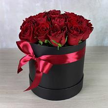Цветочная композиция из Розы в шляпной коробке в Пачелме