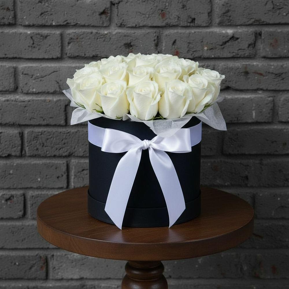 Цветочная композиция из Розы в шляпной коробке в Пачелме