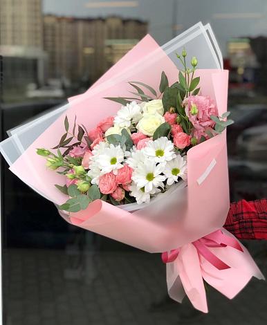 Букет цветов из: Розы, Лизиантусы и Хризантемы в Пачелме