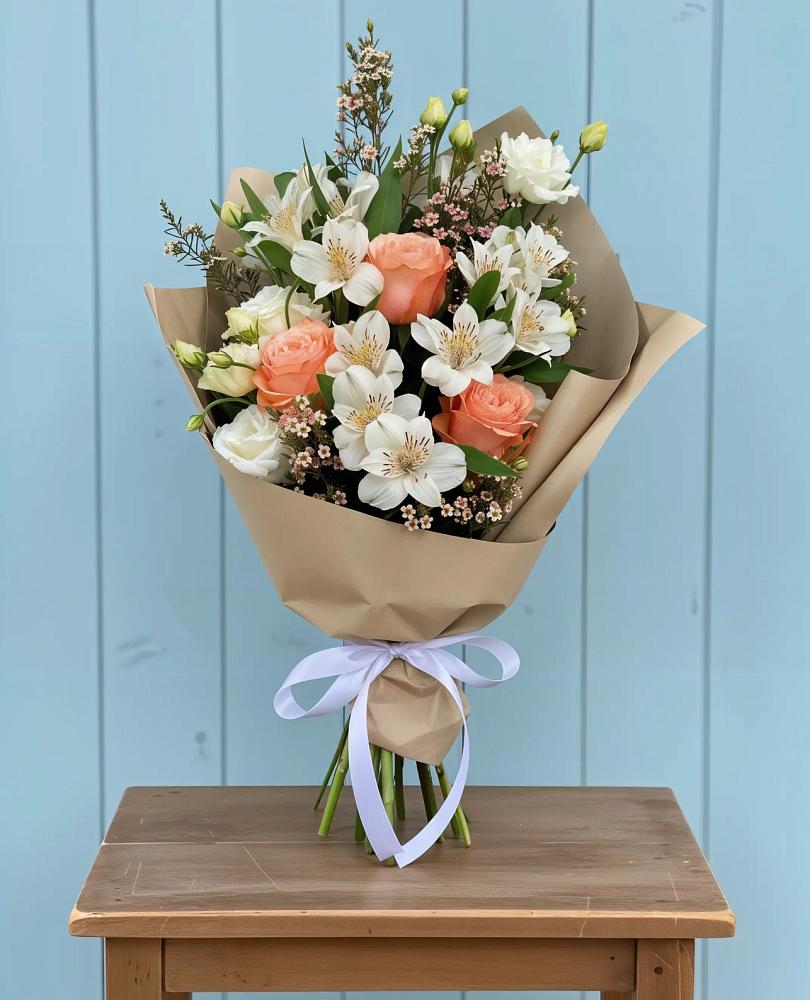 Букет цветов из: Альстромерии, Лизиантусы, Розы и Хризантемы в Пачелме