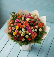 Букет Микс из разноцветных кустовых роз в Пачелме